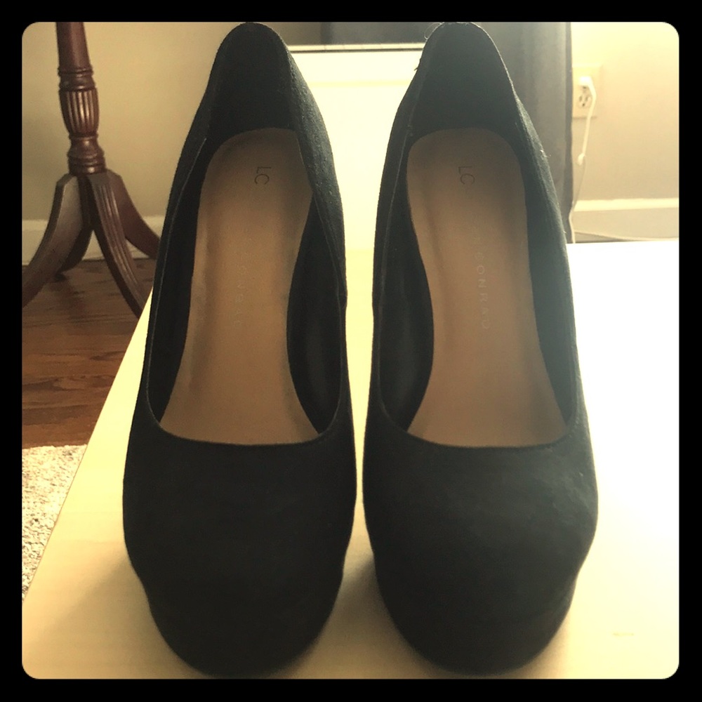 Lauren Conrad Black suede pumps